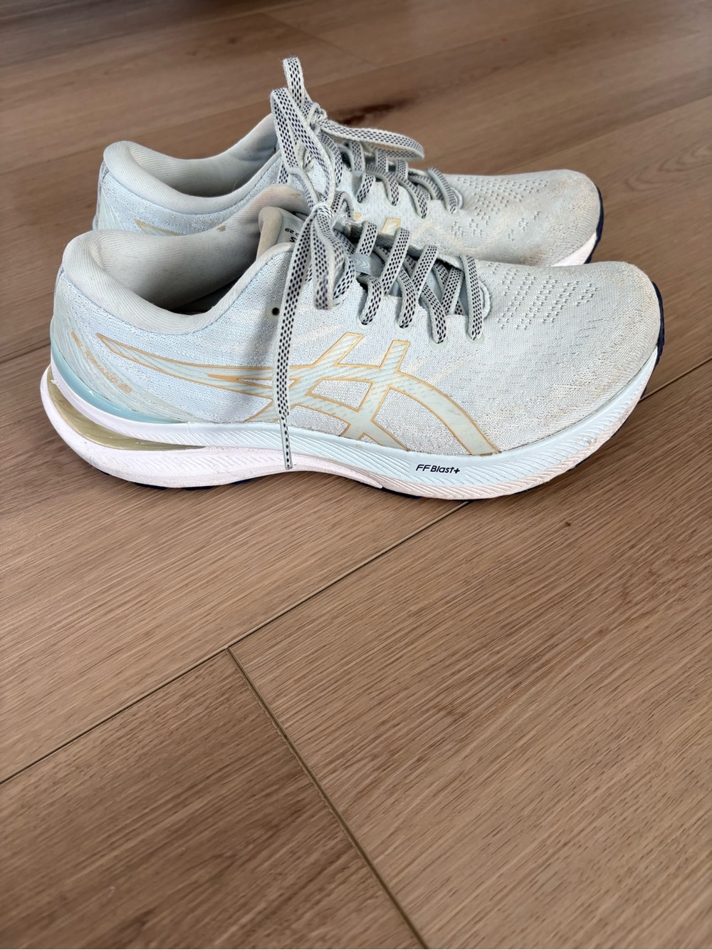 ASICS Gel-Kayano 29 women’s size 9